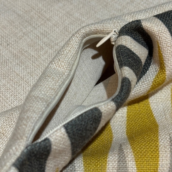 Set Of 4 Outdoor Throw Pillow Covers Waterproof 17x 17 Zip Yellow Grey Geometric - Picture 8 of 11